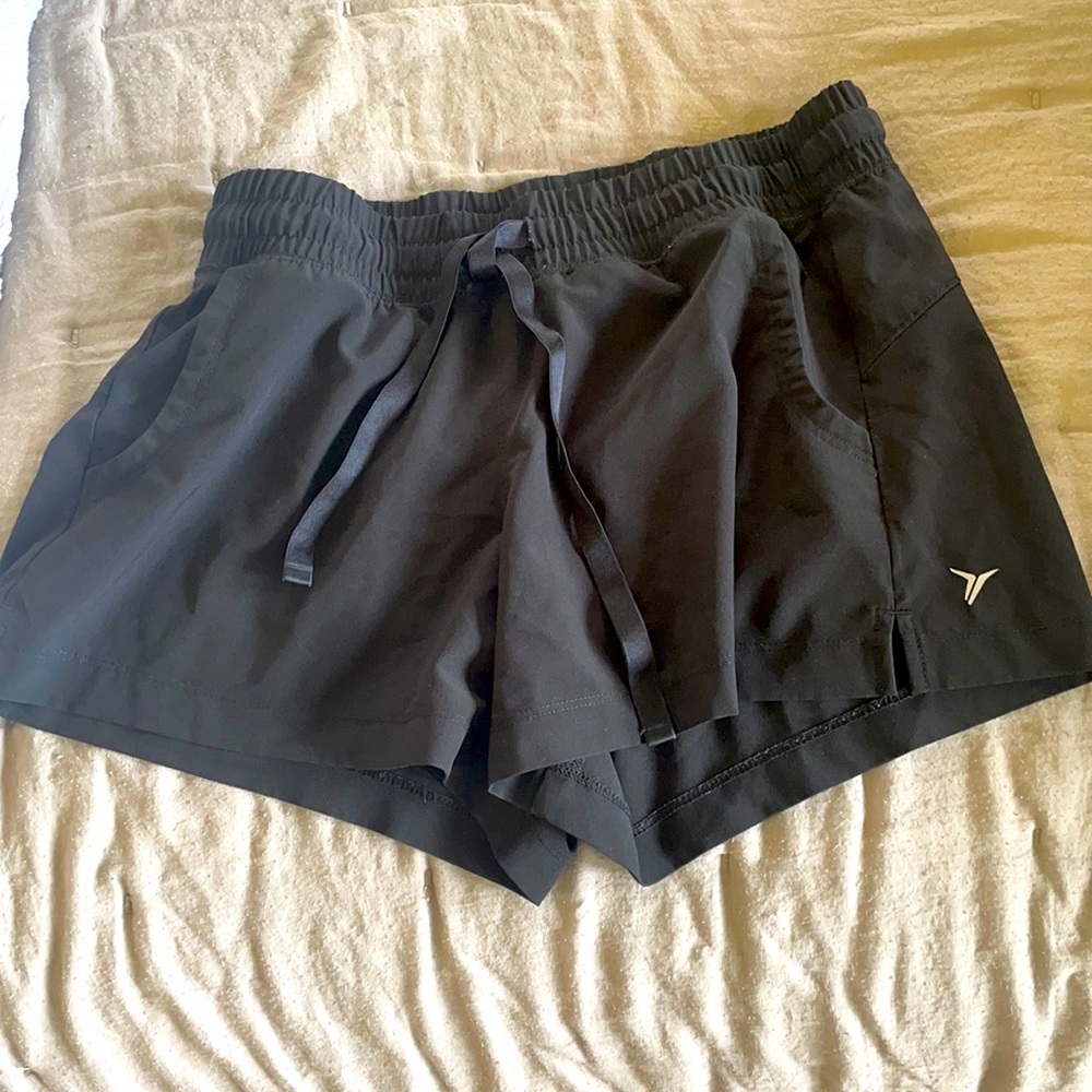 Black athletic old navy shorts!